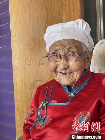 薩仁托婭拍攝的“草原母親”?！∷_仁托婭供圖