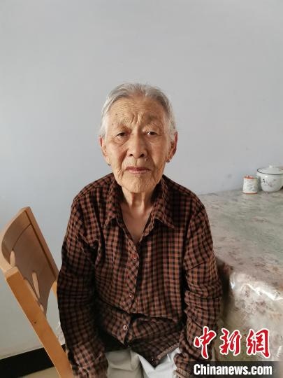 薩仁托婭拍攝的“草原母親”?！∷_仁托婭供圖