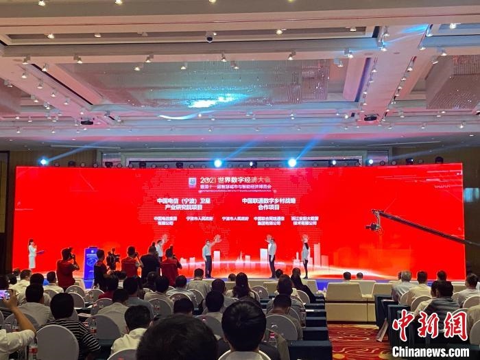 簽約現(xiàn)場。　林波 攝