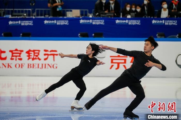 圖為隋文靜、韓聰在測試賽期間進行官方訓練 王洋 攝