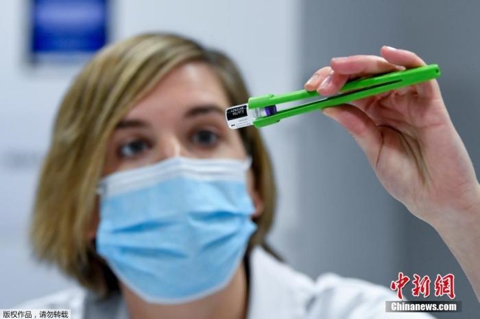 資料圖：比利時(shí)醫(yī)護(hù)人員正在準(zhǔn)備新冠疫苗接種工作。