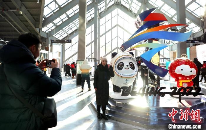 圖為滑雪場(chǎng)現(xiàn)場(chǎng)。　許婷 攝