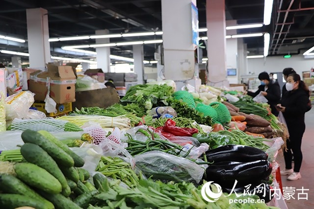 本輪疫情初期的美通農(nóng)產(chǎn)品批發(fā)市場。玉泉區(qū)融媒體中心供圖