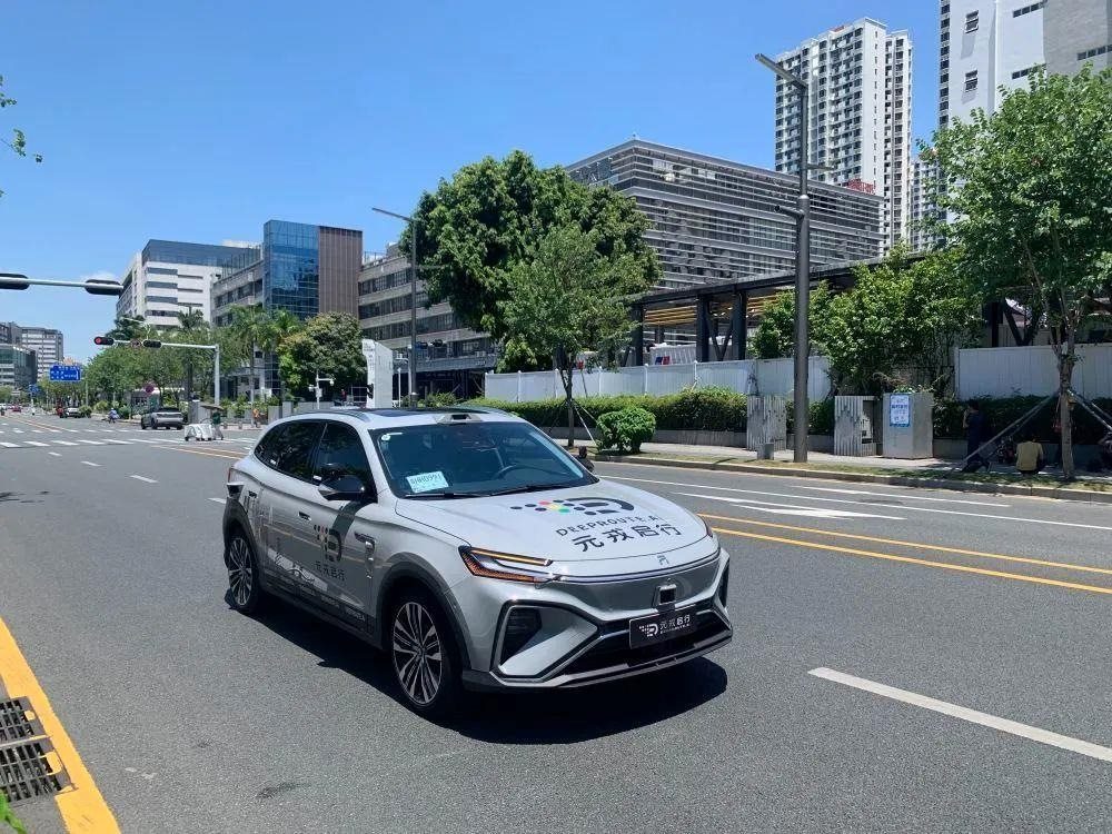 △自動(dòng)駕駛汽車在河套深港科技創(chuàng)新合作區(qū)開(kāi)展道路測(cè)試。