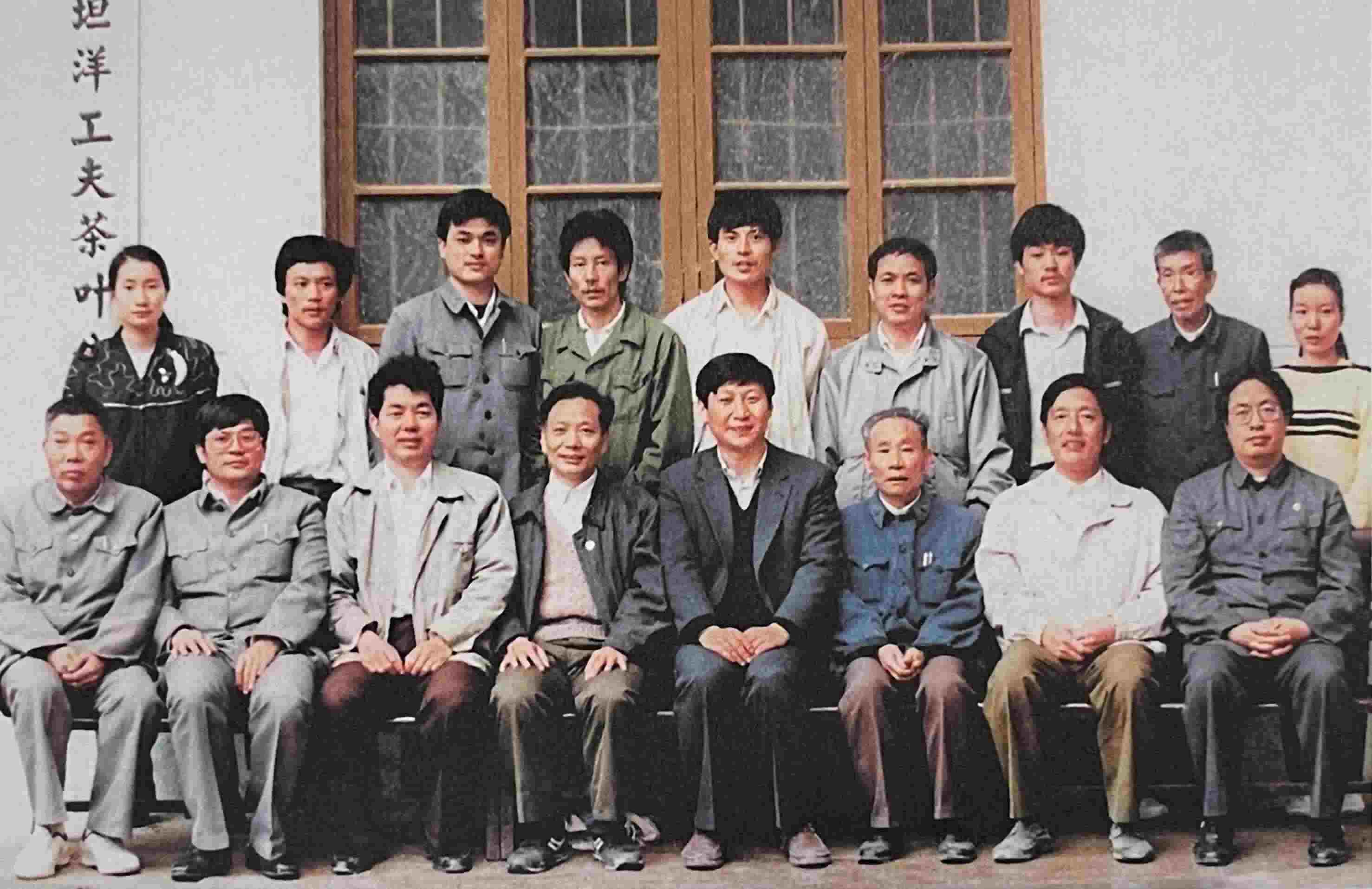 1990年5月，剛調任福州市委書記的習近平到寧德交接工作時，調研福安市社口鄉(xiāng)坦洋工夫茶葉公司。