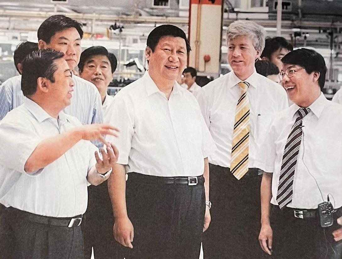 2007年7月，習近平調研上海大眾汽車有限公司。