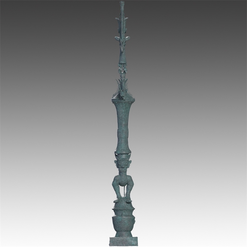 銅罍座倒立鳥足頂尊神像。四川省文物考古研究院供圖