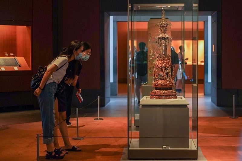 2020年7月24日，觀眾在蘇州博物館內(nèi)參觀。