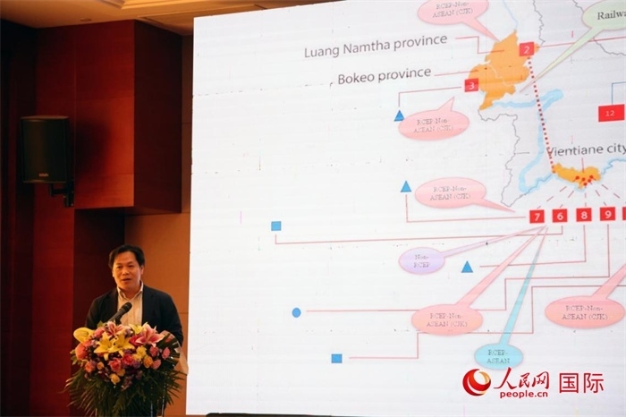 老撾計(jì)劃與投資部發(fā)展研究院院長史提羅斯·拉斯福尼在活動(dòng)現(xiàn)場發(fā)言。人民網(wǎng)記者楊一攝