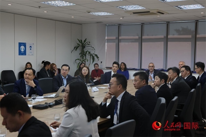 與會代表參與座談交流。（人民網(wǎng)記者 時元皓攝）