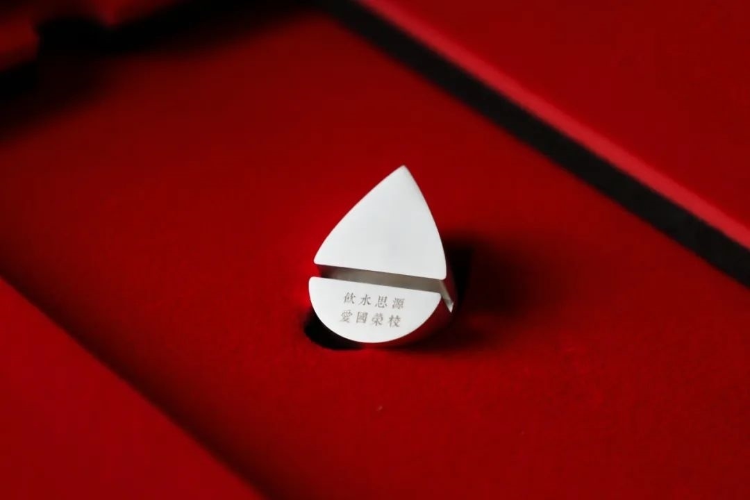 上海交通大學發(fā)布2023年錄取通知書禮盒。校方供圖