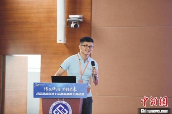 選手進(jìn)行路演。楊華峰 攝