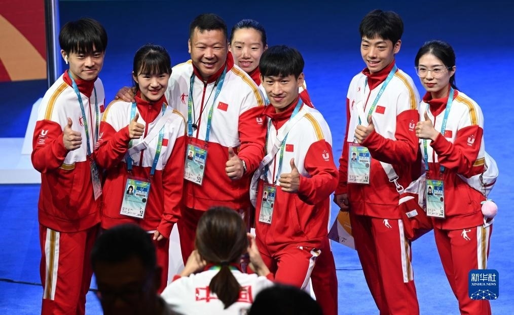 7月22日，中國代表團(tuán)部分成員在歡迎儀式后合影。新華社記者 王曦 攝