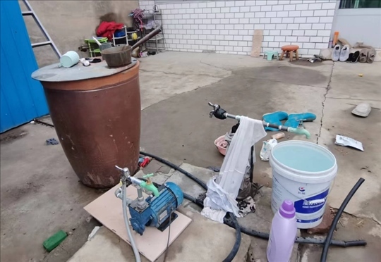 用來抽水的增壓泵。 人民網(wǎng)記者 金慧慧攝