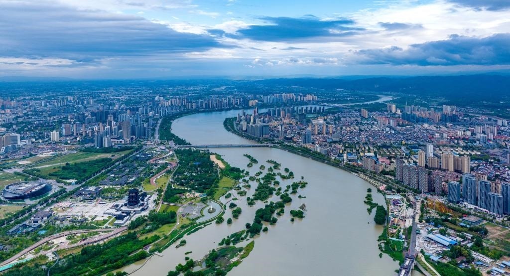 陜西省漢中市漢江兩岸景色。新華社發(fā)（李偉 攝）