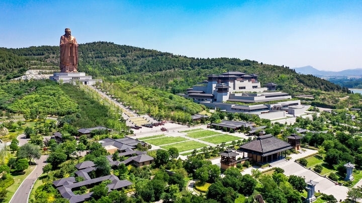 這是2023年6月8日拍攝的山東省曲阜市尼山圣境（無人機照片）。新華社記者 郭緒雷 攝