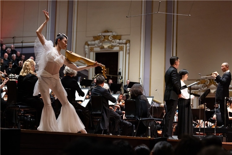 圖8月5日，2023愛丁堡國際藝術(shù)節(jié)開幕式音樂會《慈悲頌》的演出現(xiàn)場。藝術(shù)節(jié)組委會供圖