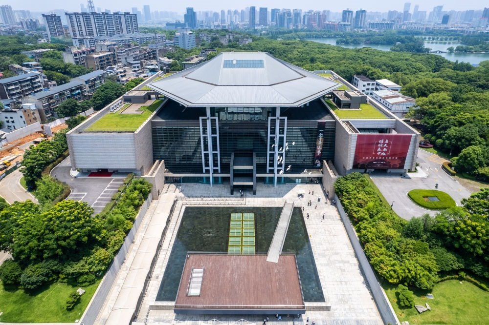 這是在長(zhǎng)沙市開福區(qū)拍攝的湖南博物院及周邊景色（無人機(jī)照片，6月7日攝）。新華社記者 陳思汗 攝