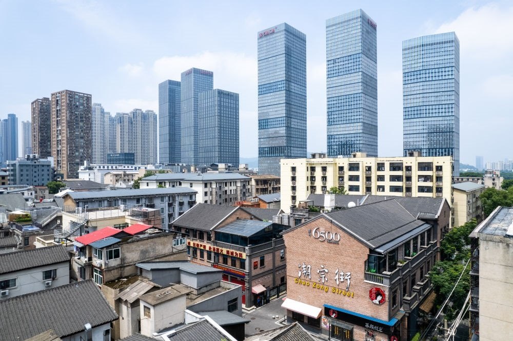  這是在長(zhǎng)沙市開福區(qū)拍攝的潮宗街及周邊景色（無人機(jī)照片，6月7日攝）。新華社記者 陳思汗 攝