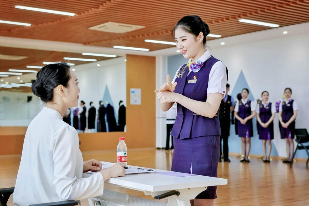 手語(yǔ)培訓(xùn)與考核。