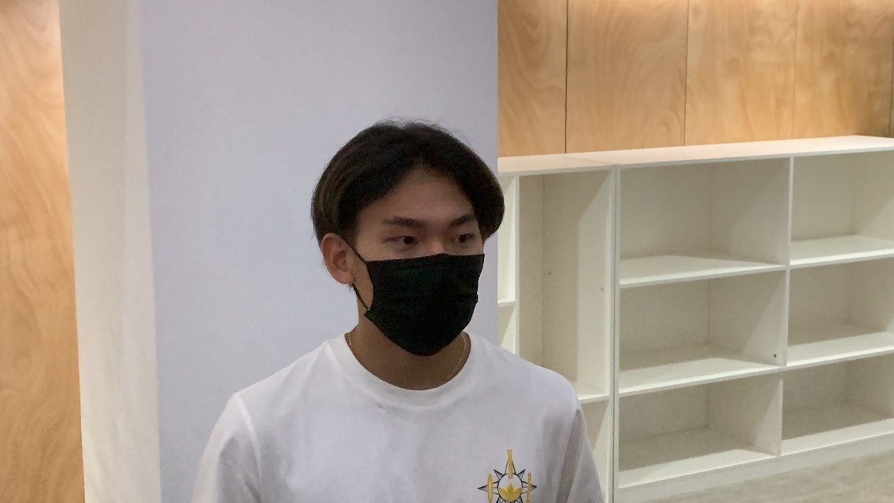 蘇翊鳴接受媒體采訪(fǎng)。荊政崳攝