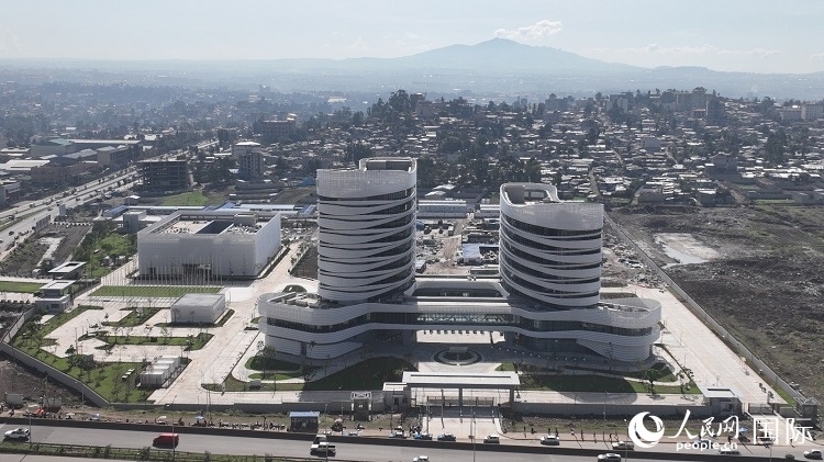 非洲疾病預(yù)防控制中心總部（一期）航拍。人民網(wǎng)記者 劉寧攝