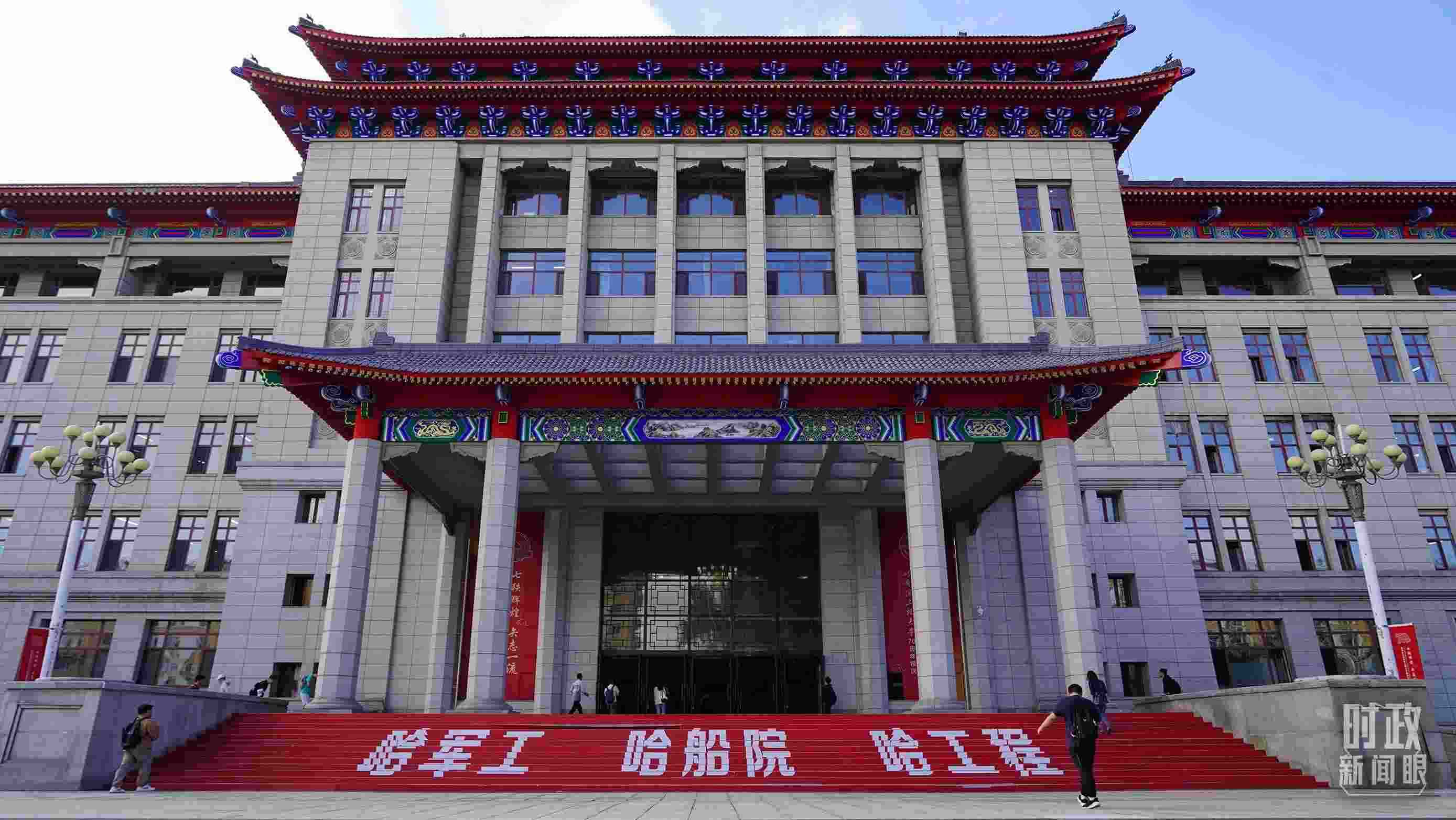 △哈爾濱工程大學(xué)的教學(xué)樓。（總臺(tái)央廣記者潘毅拍攝）