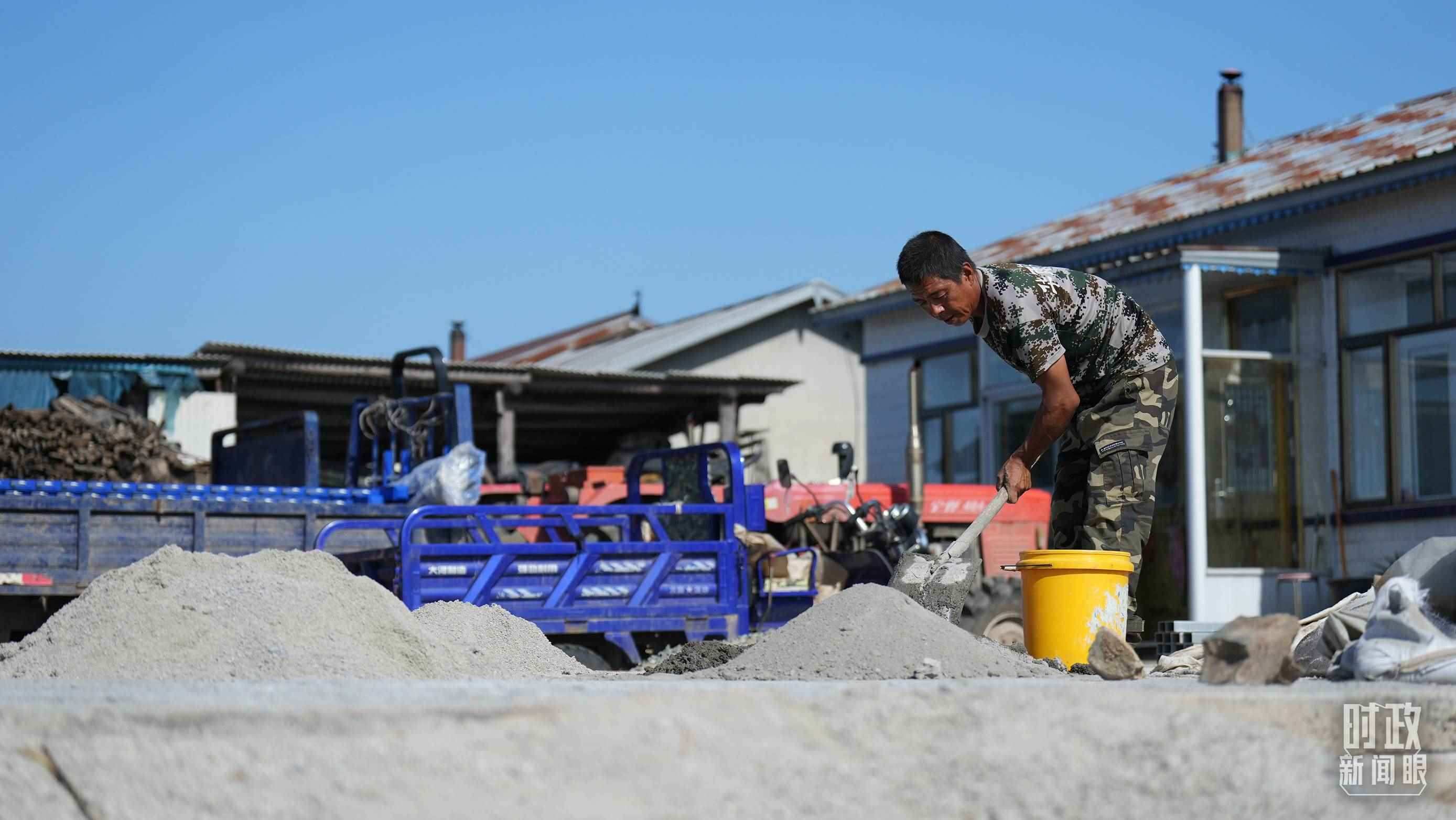 △龍王廟村的災(zāi)后恢復(fù)重建正加緊推進(jìn)。（總臺(tái)國(guó)廣記者李晉拍攝）