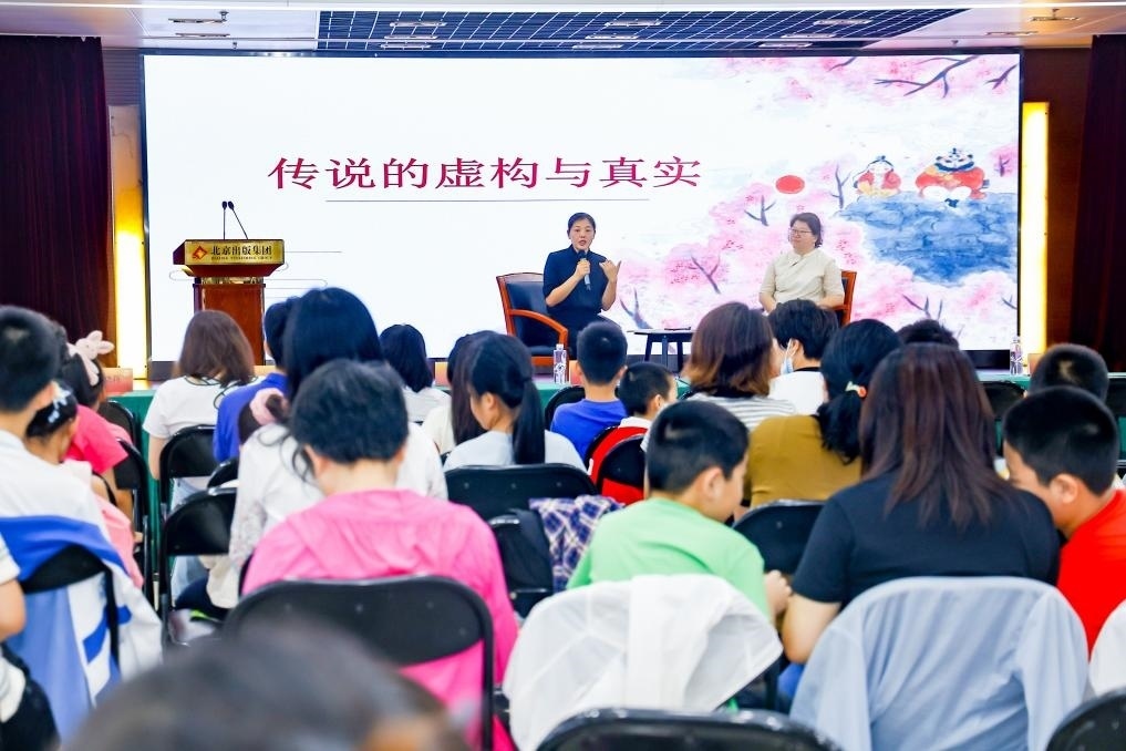 經(jīng)典閱讀進(jìn)社區(qū)——十月少年文學(xué)創(chuàng)享會(huì)走進(jìn)裕中東里。主辦方供圖