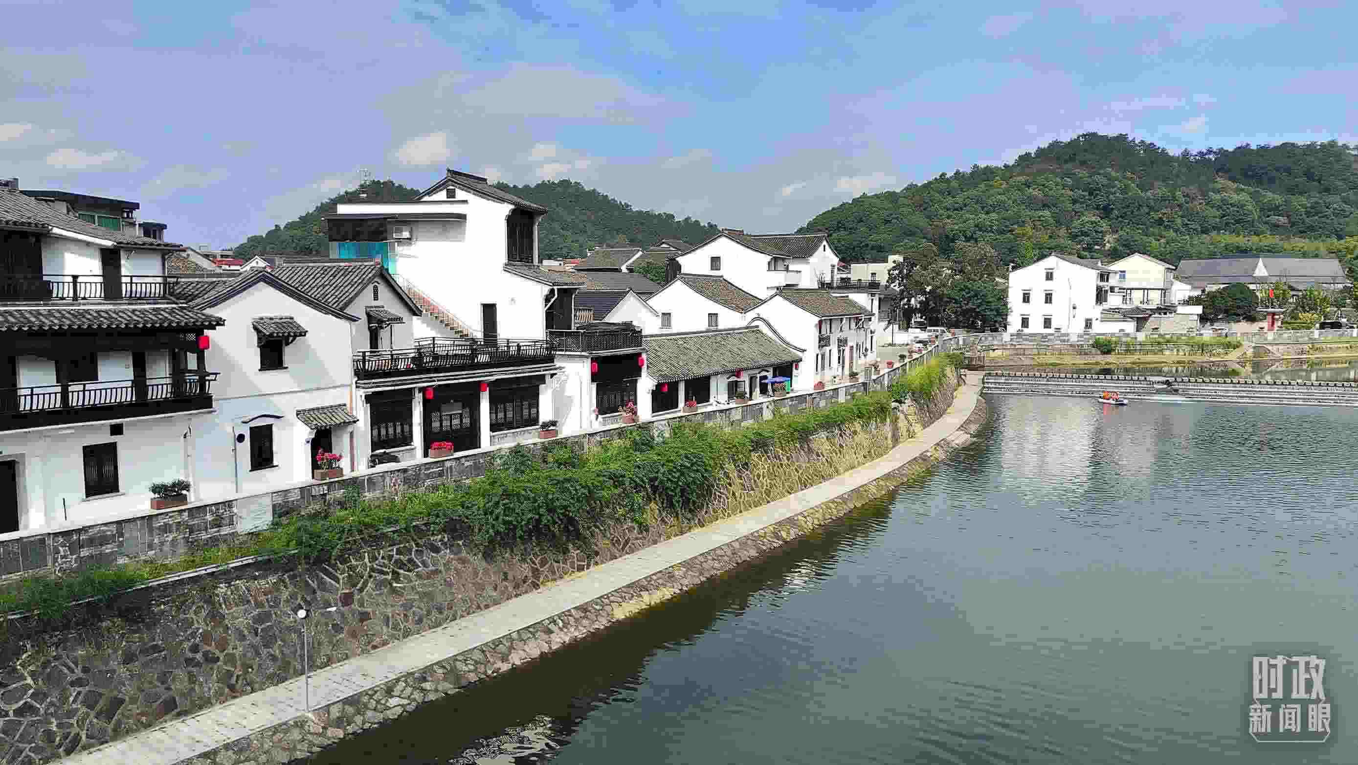 △“楓橋經(jīng)驗”發(fā)源地諸暨市楓橋鎮(zhèn)。（總臺央視記者楊立峰拍攝）