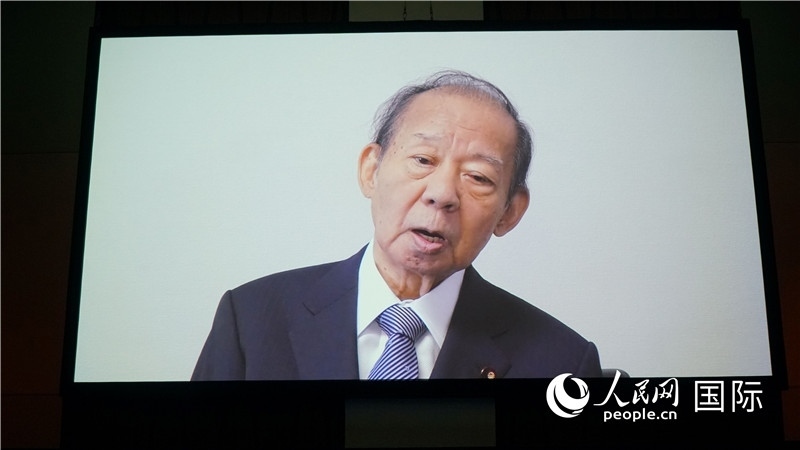 日本自民黨前干事長(zhǎng)、日中友好議員聯(lián)盟會(huì)長(zhǎng)二階俊博視頻致辭。人民網(wǎng) 蔣曉辰攝日本自民黨前干事長(zhǎng)、日中友好議員聯(lián)盟會(huì)長(zhǎng)二階俊博視頻致辭。人民網(wǎng) 蔣曉辰攝日本自民黨前干事長(zhǎng)、日中友好議員聯(lián)盟會(huì)長(zhǎng)二階俊博視頻致辭。人民網(wǎng) 蔣曉辰攝日本自民黨前干事長(zhǎng)、日中友好議員聯(lián)盟會(huì)長(zhǎng)二階俊博視頻致辭。人民網(wǎng) 蔣曉辰攝