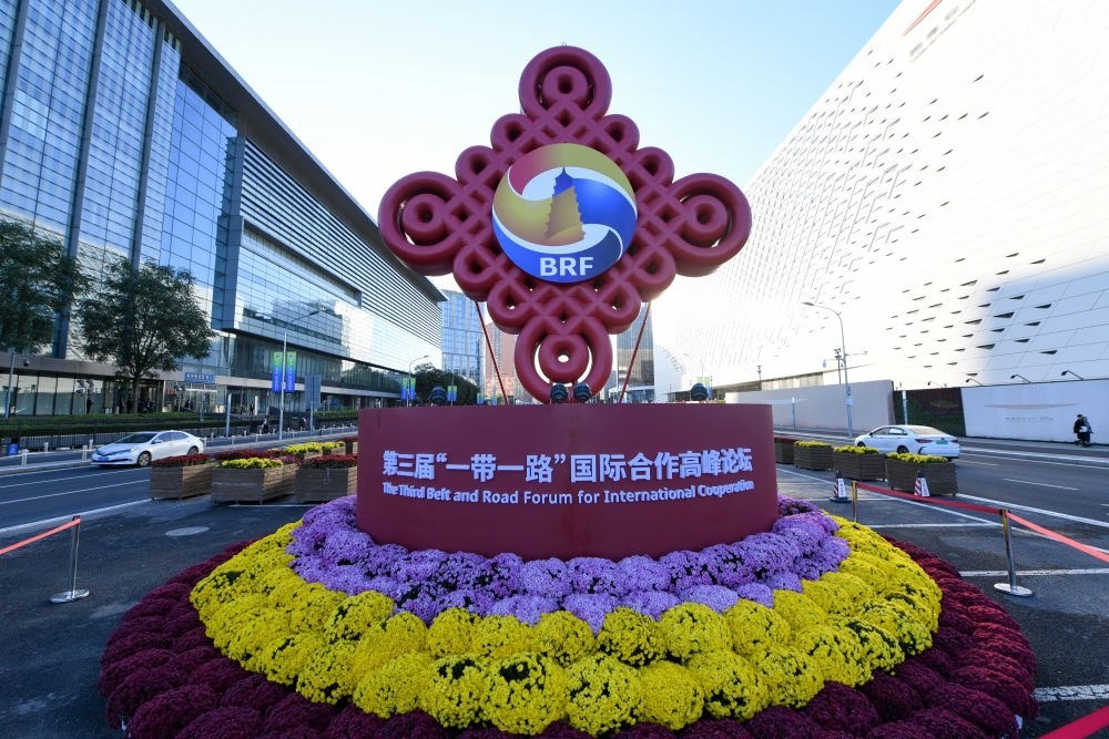 在北京國家會議中心附近拍攝的第三屆“一帶一路”國際合作高峰論壇景觀布置（2023年10月14日攝）。