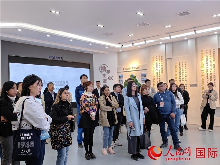 媒體記者探訪薊州礦山生態(tài)修復項目。人民網(wǎng)記者 符園園攝