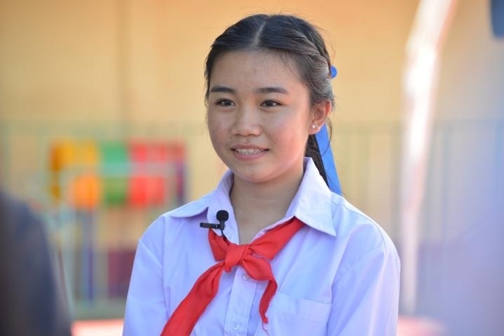 蓬批灣結(jié)束中國(guó)之行返回老撾后接受記者采訪。