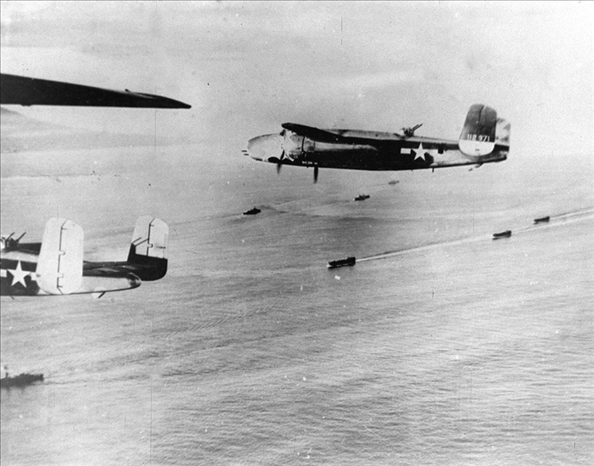 1942年4月18日，美國航空母艦甲板上B－25解放式轟炸機起飛轟炸東京工業(yè)區(qū)域，此為日本首次受盟軍之進攻。