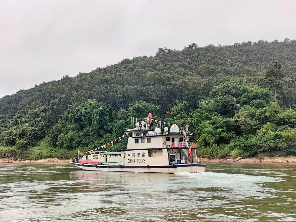 中方53102艇途經(jīng)關(guān)累港水域。（云南省公安廳水上巡邏總隊供圖）