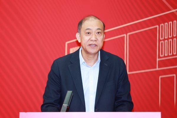 《教育踐悟錄》作者、中央財經(jīng)大學黨委書記何秀超。受訪者供圖