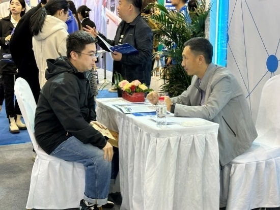 沈陽招聘會(huì)現(xiàn)場(chǎng)。人民網(wǎng)記者 尹柏寒?dāng)z