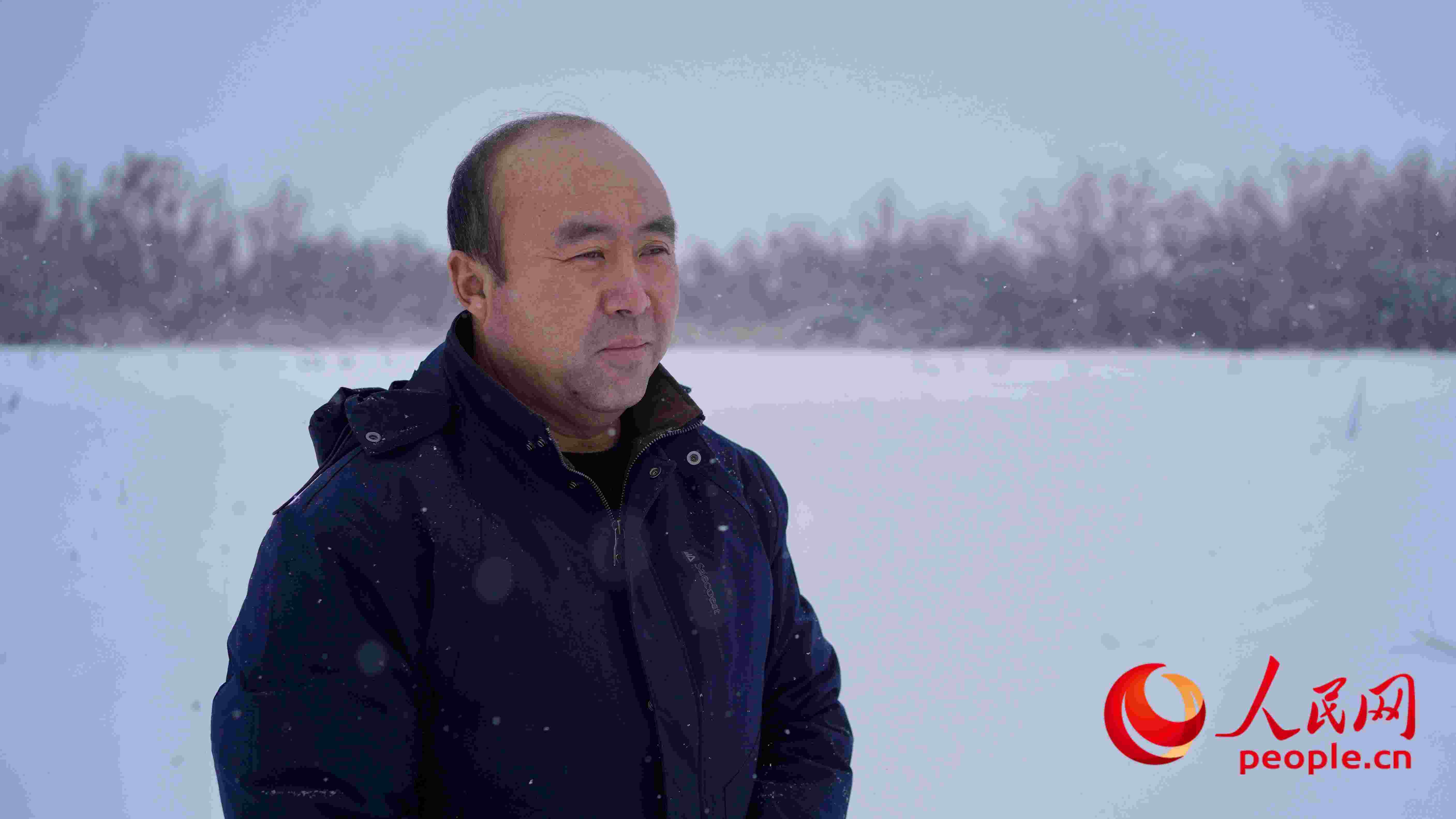 馬曉華回憶當(dāng)年和父親一起種樹(shù)的情形，滿是懷念。人民網(wǎng) 周靜圓攝