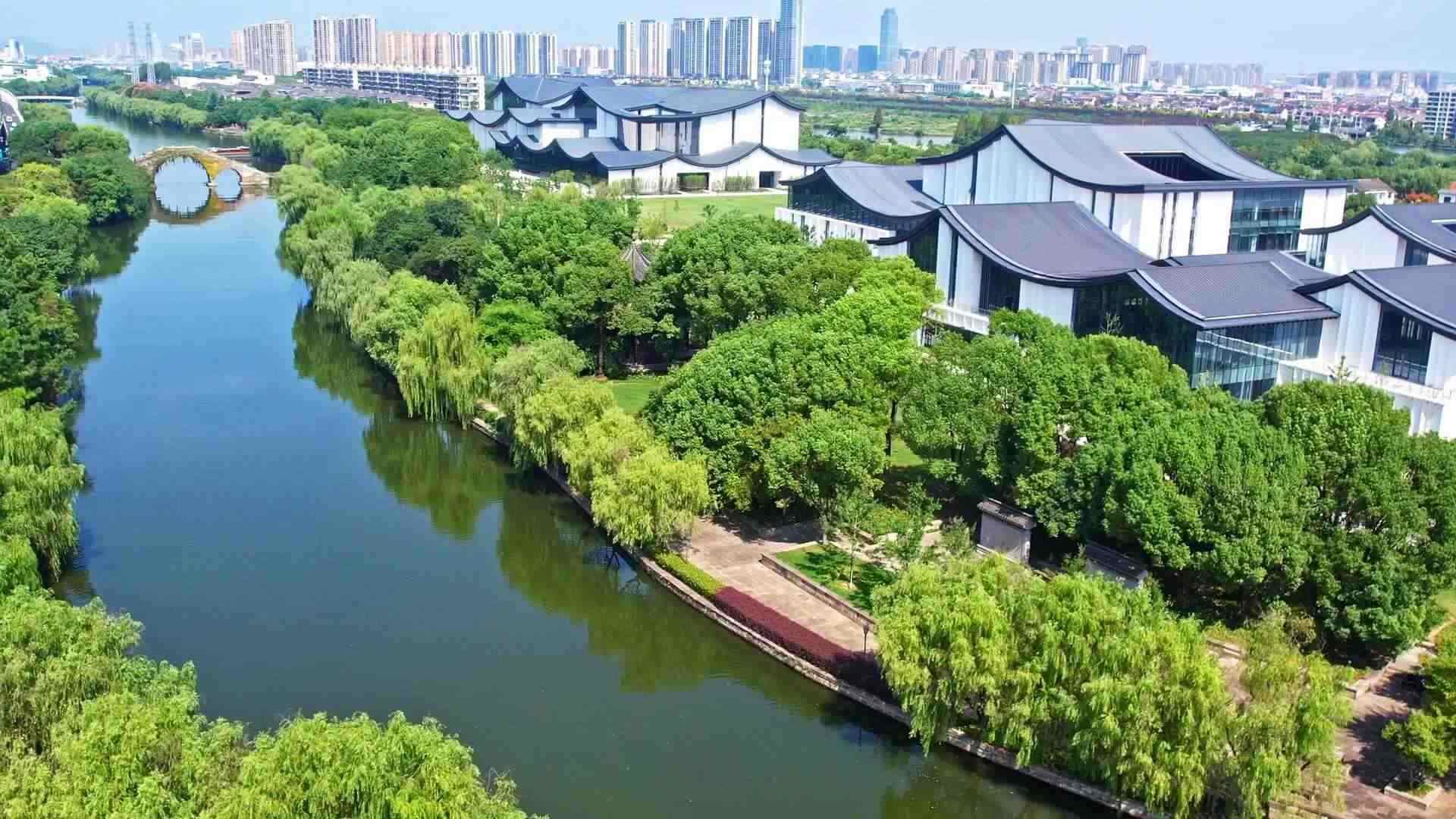 △浙東運河。今年9月20日，習(xí)近平總書記來到浙東運河文化園考察，強調(diào)“大運河文化是中國優(yōu)秀傳統(tǒng)文化的重要組成部分，要在保護、傳承、利用上下功夫，讓古老大運河煥發(fā)時代新風(fēng)貌”。