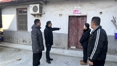  圖②：法官勘察訟爭房產(chǎn)。