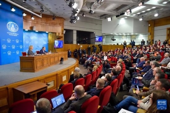 1月18日，在俄羅斯首都莫斯科，俄羅斯外長(zhǎng)拉夫羅夫回答記者提問(wèn)。新華社發(fā)（亞歷山大攝）