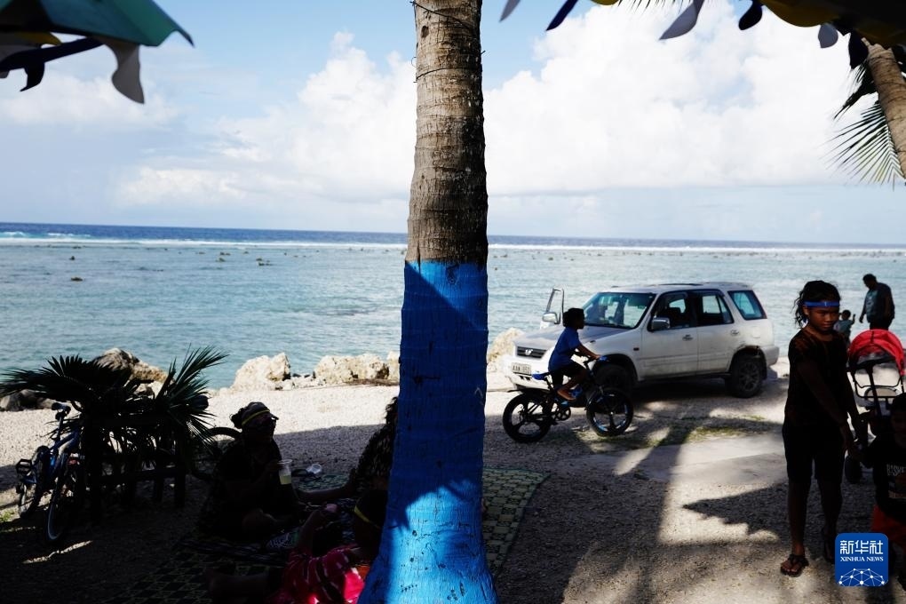 1月20日，當?shù)厝嗽阼斠惶幒┬蓍e娛樂。新華社記者 王申 攝