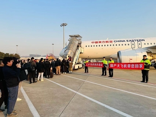 2024春運(yùn)第一天，東航4架C919大飛機(jī)全部投入商業(yè)運(yùn)營(yíng)。東航供圖