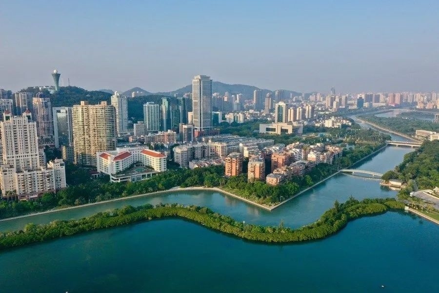 筼筜湖周邊城市景觀。新華社記者 姜克紅 攝