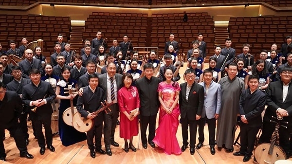 “”天地永樂·中國(guó)節(jié)“”音樂會(huì)演出人員合影。中國(guó)駐德國(guó)大使館供圖