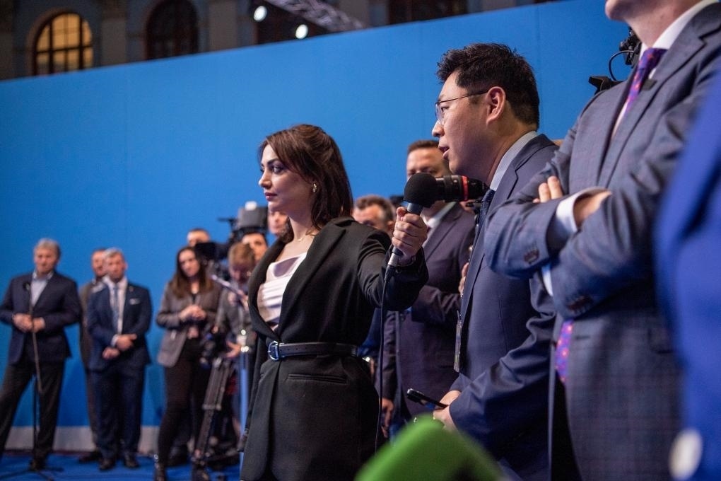 3月18日，在俄羅斯首都莫斯科，新華社記者向俄總統(tǒng)普京提問。新華社記者曹陽攝