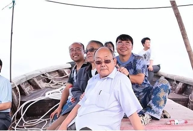 楊士莪院士參加海試。哈爾濱工程大學(xué)供圖