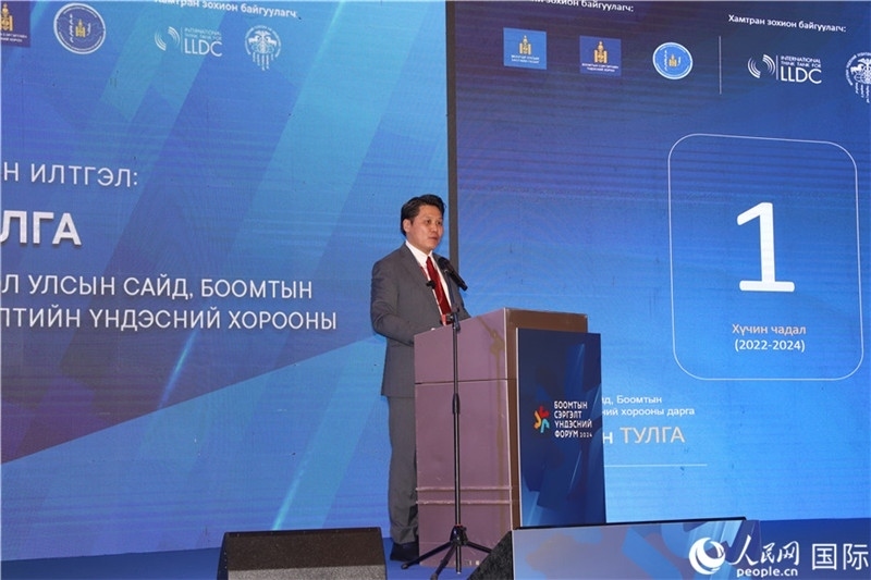 2.圖勒嘎部長做主旨報告。人民網(wǎng)記者 霍文攝_副本