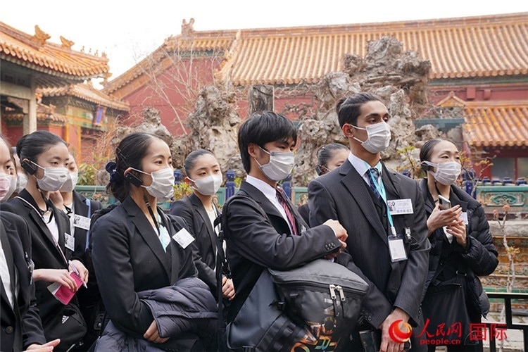 松山芭蕾舞團青年代表團在故宮參觀。人民網記者 張麗婭攝